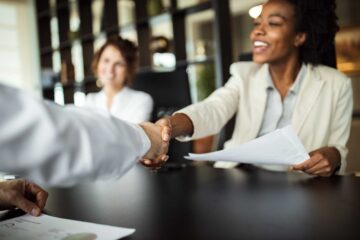 Como calcular o custo de contratação e otimizar despesas com a Populis