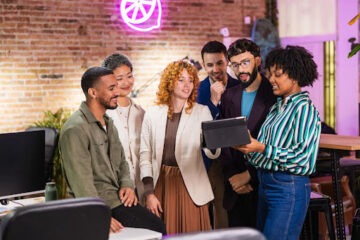 Grupo de pessoas conversando