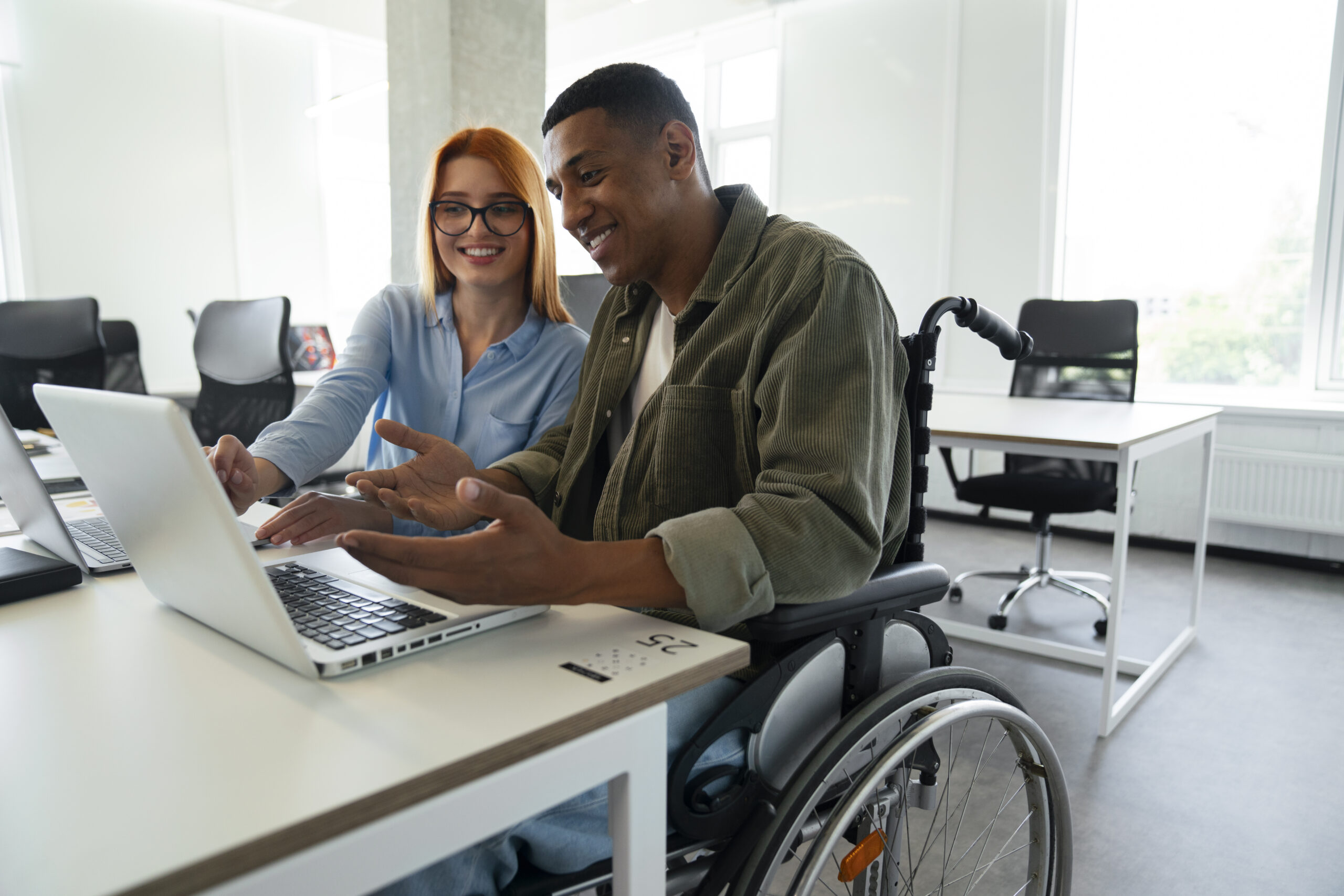 Sua empresa é inclusiva ou apenas cumpre a Lei de Cotas? Um checklist para avaliar a maturidade da inclusão de PcDs